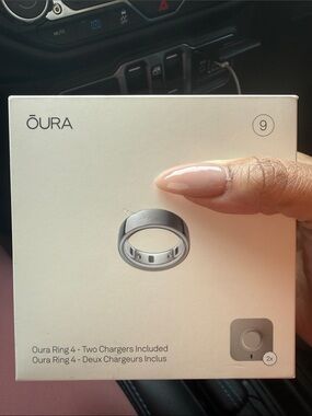 Oura Ring 4 Smart Ring in Silver (Size 9)